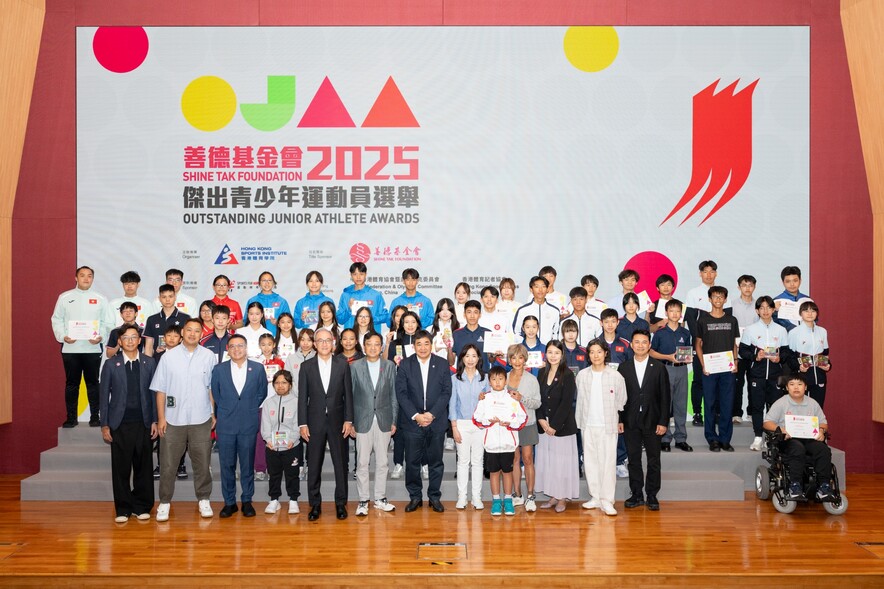 <p>Mrs Amy Xiao He Yuanfeng MH, Executive Vice Chairlady of the Shine Tak Foundation (6<sup>th</sup> from the right, front row); Ms Marie-Christine Lee, Founder of the Sports for Hope Foundation (4<sup>th</sup> from right, front row); Mr Philip Mok, Honorary Deputy Secretary General of the Sports Federation &amp; Olympic Committee of Hong Kong, China (SF&amp;OC) (5<sup>th</sup> from left, front row); Mr Ying On-bong, Chairman of the Hong Kong Sports Press Association (2<sup>nd</sup> from left, front row); Mr Tony Choi MH, Chief Executive of the Hong Kong Sports Institute (HKSI) (7<sup>th</sup> from left, front row) congratulated the recipients.</p>

<p>&nbsp;</p>
